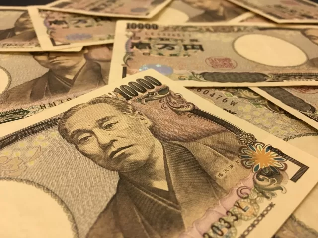 肖像画から見る旧一万円札の種類
